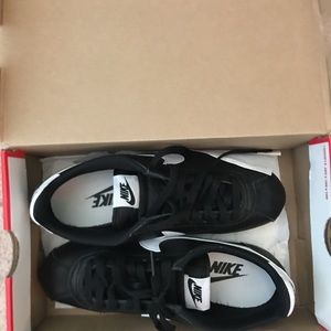 women’s nike cortez nylons